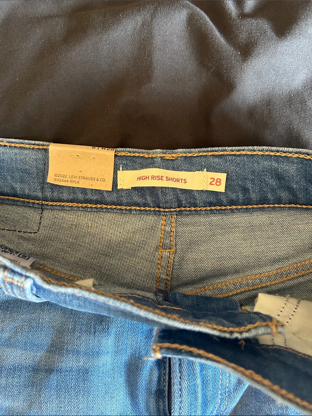 NWT Levi’s High-Rise Distressed Denim Shorts Hypersoft Women’s size 6 / 28 - Picture 2 of 6